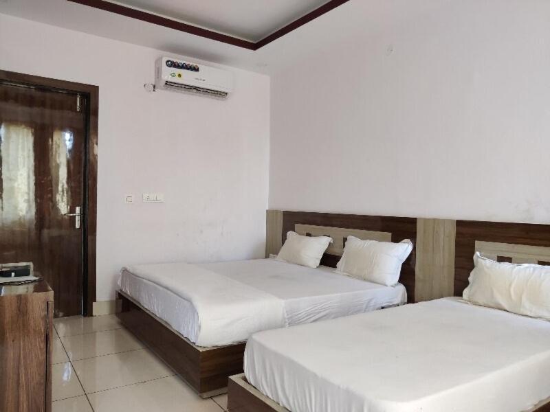 Oyo Hotel Laksh Kurukshetra Exterior photo
